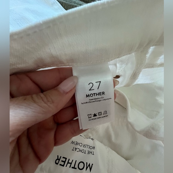 NEW MOTHER roller fray jean in almost innocent - Picture 6 of 6